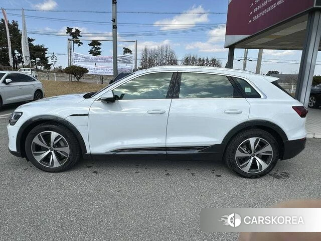 Audi Q8 e-Tron (GE) 2024 Белый из Кореи, фото 2
