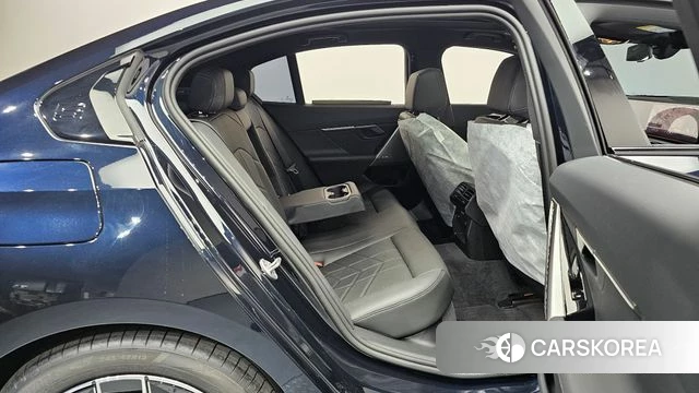 BMW 5 Series (G60) 2026 Черный из Кореи, фото 2