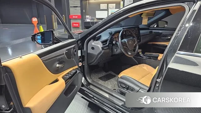 Lexus ES300h 7th generation 2022 Черный из Кореи, фото 2