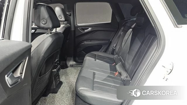 Audi Q4 e-Tron (F4) 2022 Белый из Кореи, фото 2