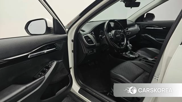 Kia Seltos 2022 Белый из Кореи, фото 3