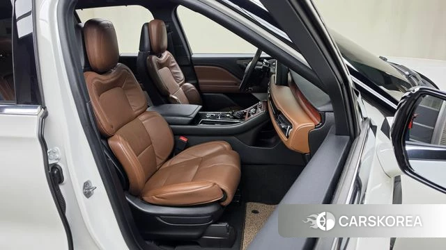 Lincoln Aviator 2nd generation 2022 Белый из Кореи, фото 2