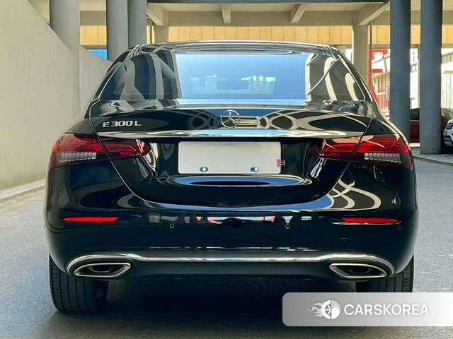 Mercedes-Benz E-Class 2024 Черный из Китая, фото 2
