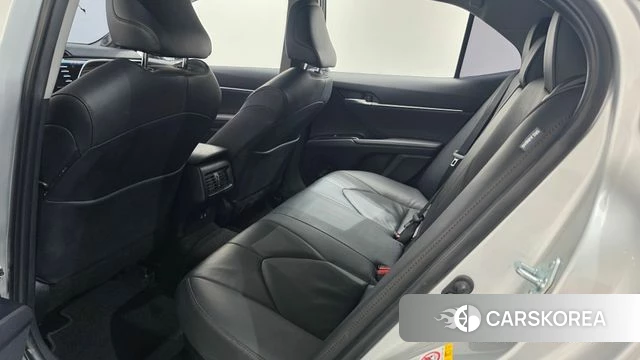 Toyota Camry (XV70) 2018 Серебряный из Кореи, фото 2