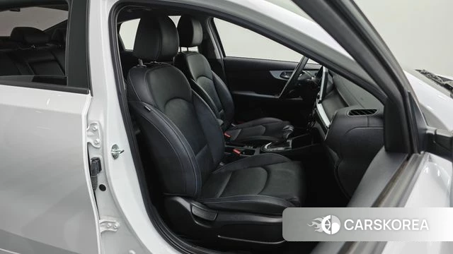 Kia The New K3 2nd generation 2022 Белый из Кореи, фото 2