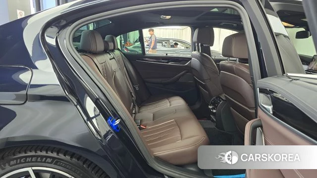 BMW 5 Series (G30) 2022 Черный из Кореи, фото 2