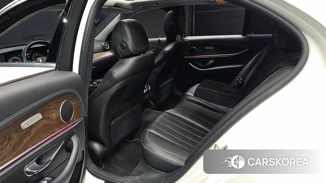 Mercedes-Benz E-Class W213 2019 Белый из Кореи, фото 2