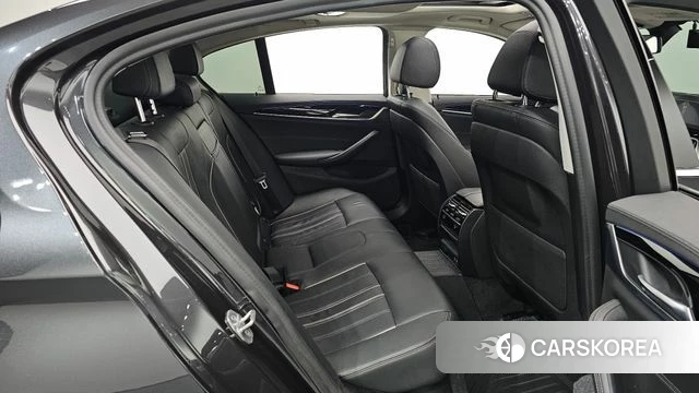 BMW 5 Series (G30) 2019 Серый из Кореи, фото 2