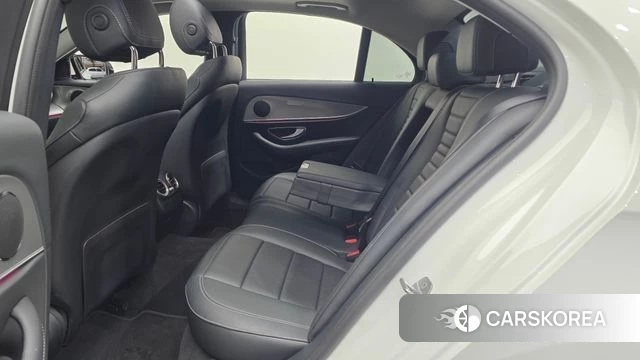 Mercedes-Benz E-Class W213 2018 Белый из Кореи, фото 2