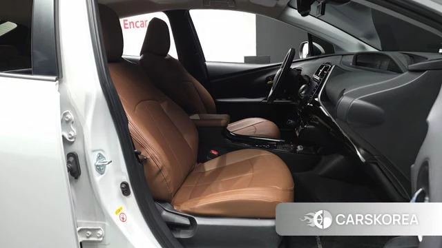 Toyota Prius 4th Generation 2021 Белый из Кореи, фото 2