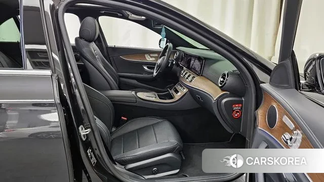 Mercedes-Benz E-Class W213 2021 Серый из Кореи, фото 2