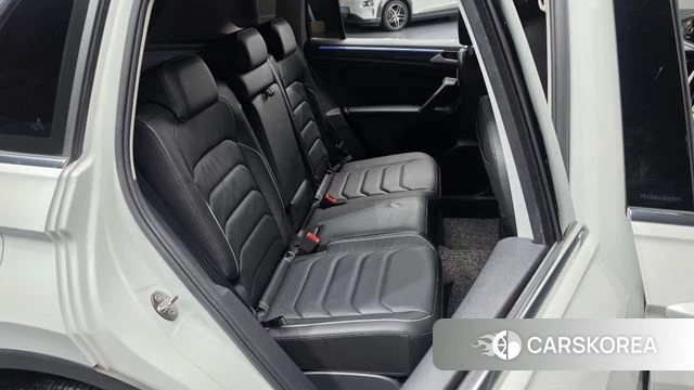 Volkswagen Tiguan second Generation 2022 Белый из Кореи, фото 2
