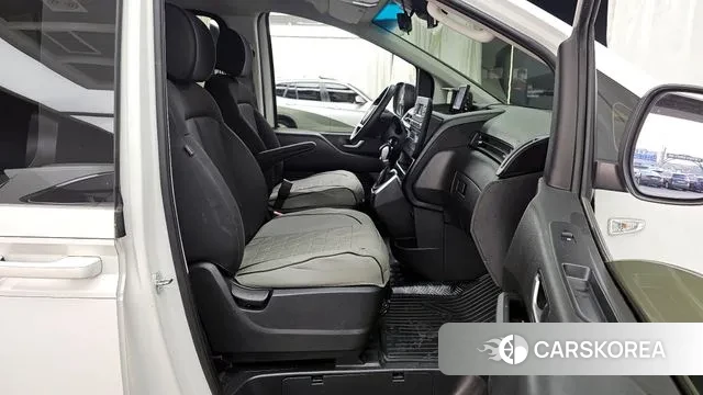 Hyundai Staria 2023 Белый из Кореи, фото 2