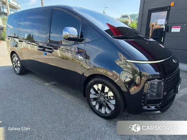 Hyundai Staria 2023 Черный из Кореи, фото 2