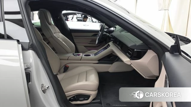 Porsche Taycan 2024 Серебристо-серый из Кореи, фото 2