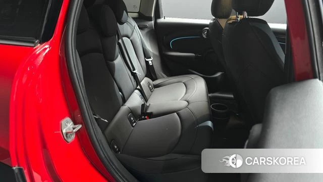 Mini Cooper 2023 Красный из Кореи, фото 2