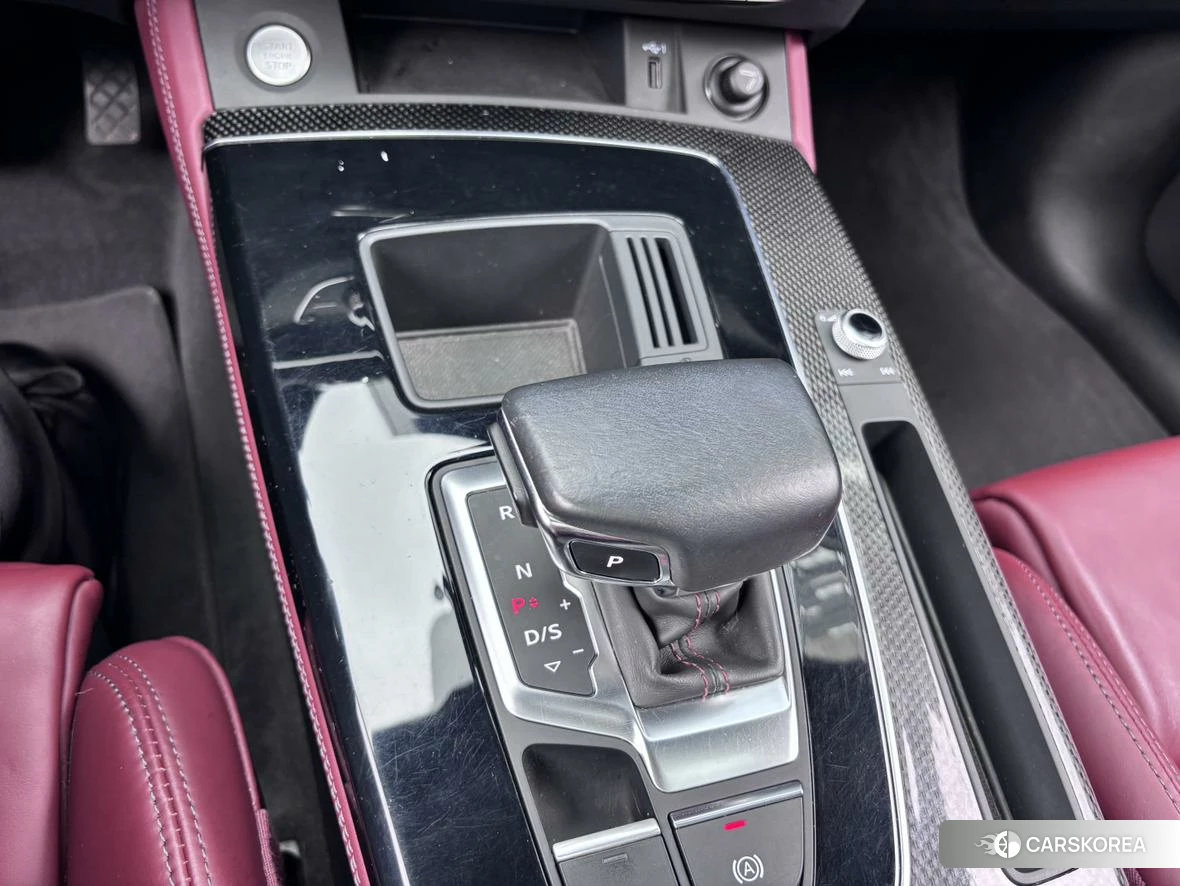 Audi Q5L 2020 Черный из Китая, фото 2