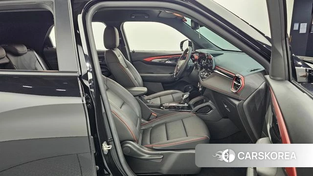 Chevrolet (GM Daewoo) The New Trail Blazer 2024 Черный из Кореи, фото 2