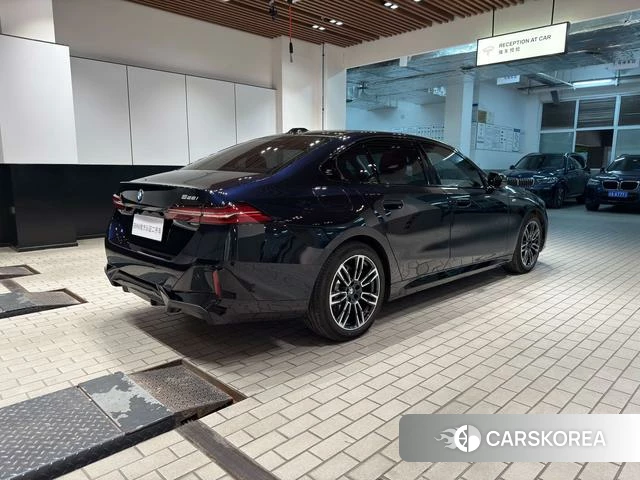BMW 5 series 2024 Черный из Китая, фото 2