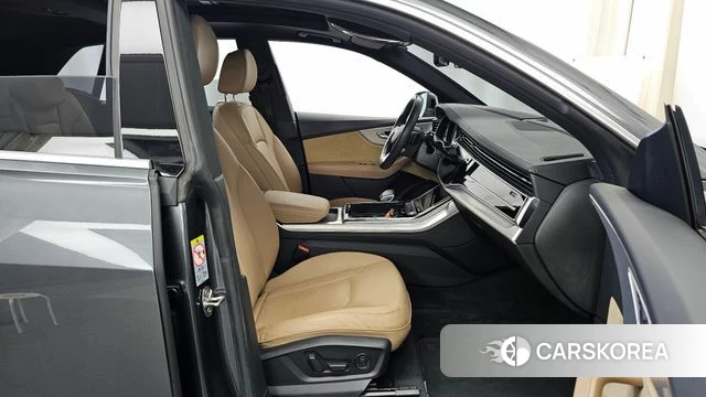 Audi Q8 (4M) 2021 Серый из Кореи, фото 2