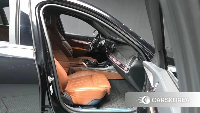 BMW 7 Series (G70) 2023 Черный из Кореи, фото 2