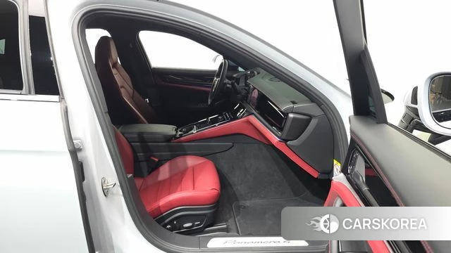 Porsche Panamera (976) 2025 Светло-серебряный цвет из Кореи, фото 2