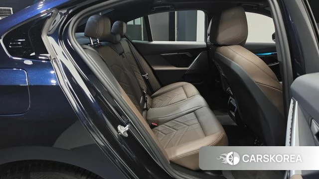 BMW 5 Series (G60) 2024 Черный из Кореи, фото 2