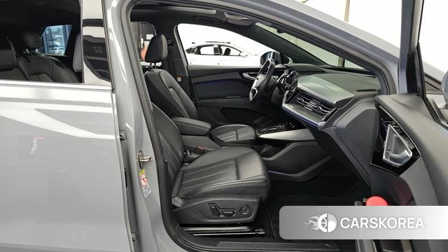 Audi Q4 e-Tron (F4) 2023 Серый из Кореи, фото 2