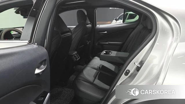Lexus UX250h 2021 Серебристо-серый из Кореи, фото 2