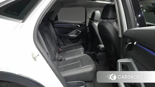 Audi Q3 (F3) 2022 Белый из Кореи, фото 2