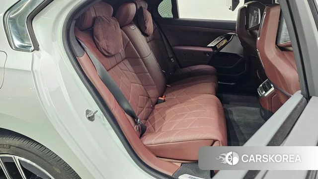 BMW i7 (G70) 2024 Белый из Кореи, фото 2