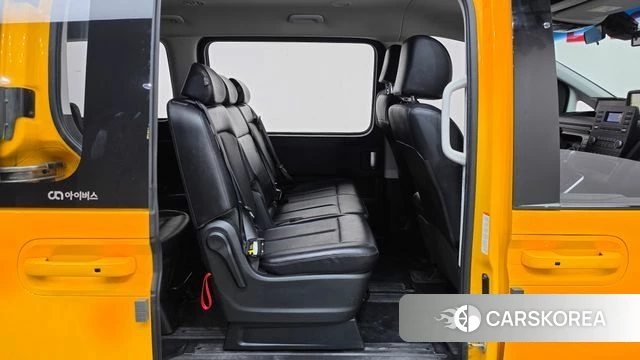Hyundai Staria 2022 Желтый из Кореи, фото 2