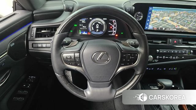Lexus ES300h 7th generation 2023 Белый из Кореи, фото 2