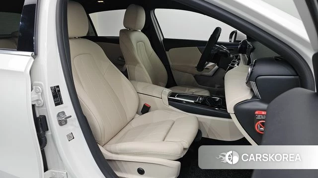Mercedes-Benz A-Class W177 2024 Белый из Кореи, фото 2