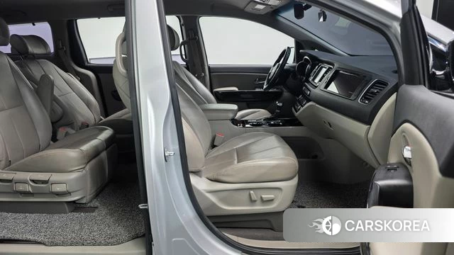 Kia The New Carnival 2018 Серебряный из Кореи, фото 2