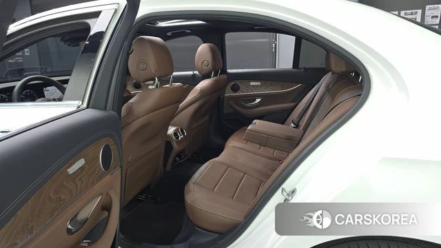 Mercedes-Benz E-Class W213 2023 Белый из Кореи, фото 2