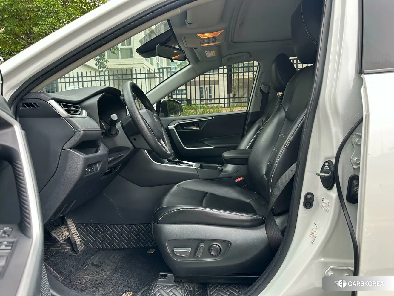 Toyota RAV4 2019 Белый из Китая, фото 2