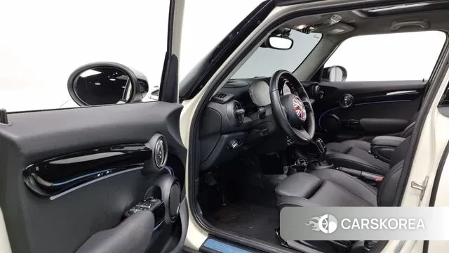 Mini Cooper S 2022 Жемчужный цвет из Кореи, фото 2
