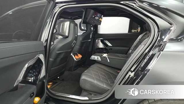 BMW i7 (G70) 2024 Черный из Кореи, фото 2