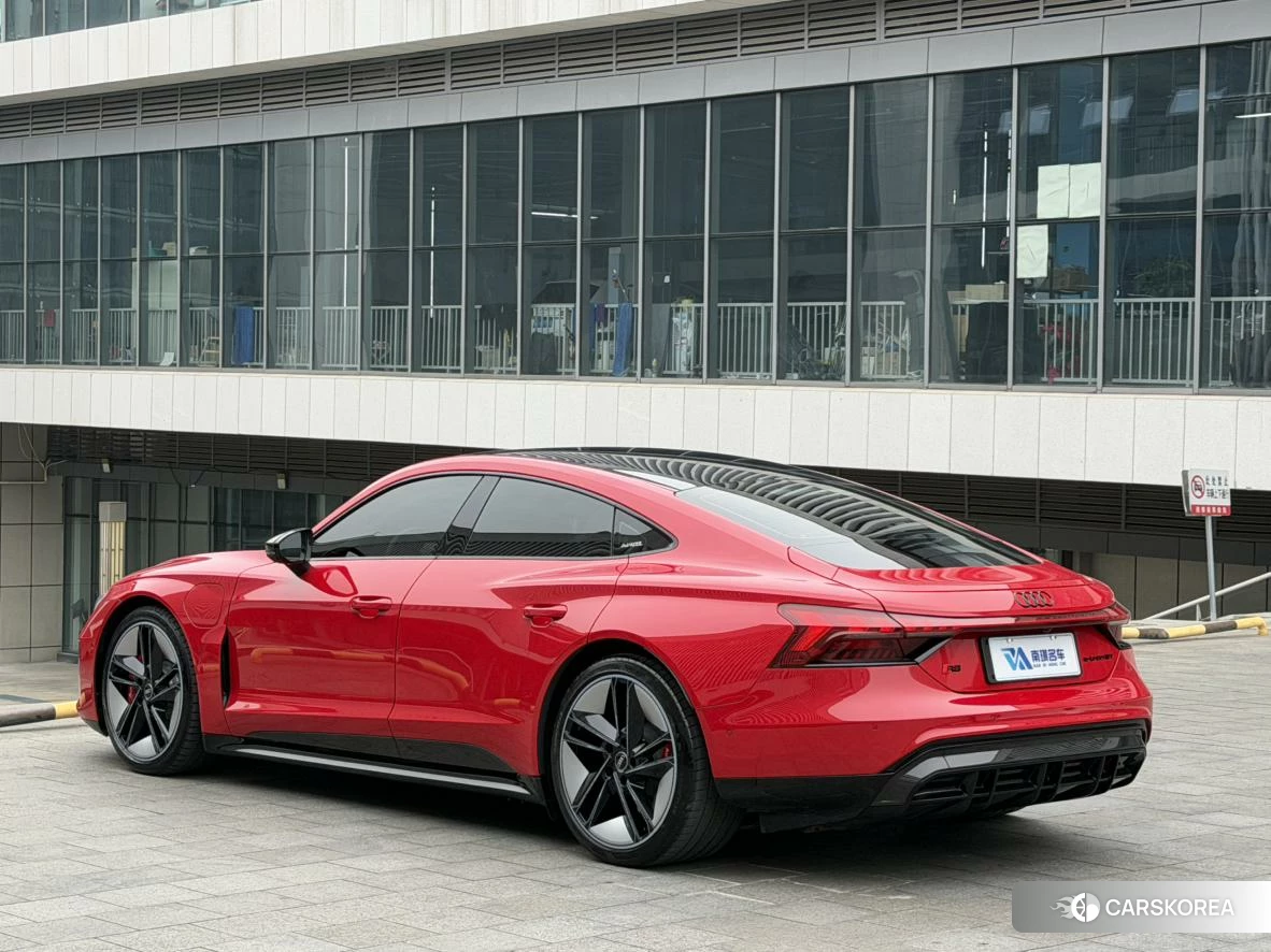 Audi e-tron 2023 Красный из Китая, фото 2