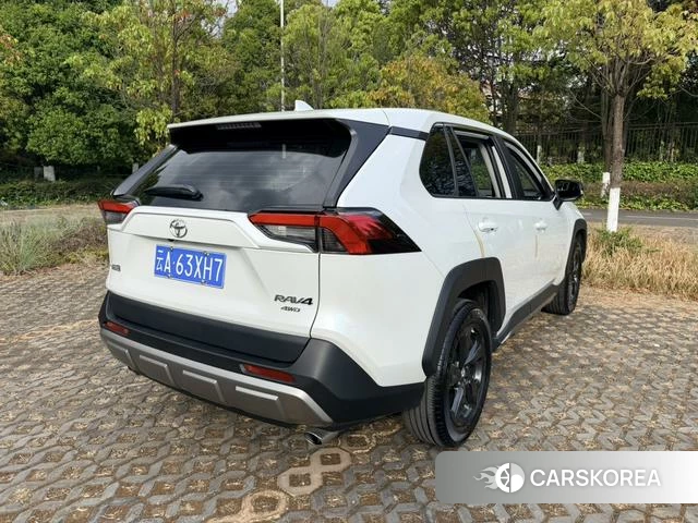 Toyota RAV4 2022 Белый из Китая, фото 2