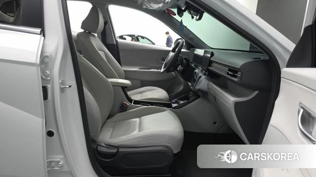 Hyundai Kona (SX2) 2024 Белый из Кореи, фото 2