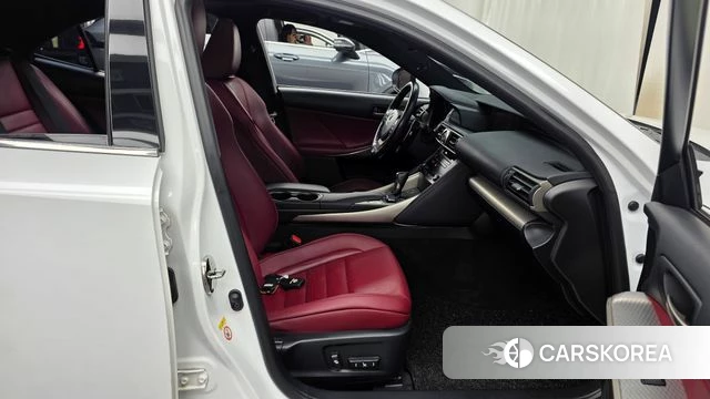 Lexus New IS300 2018 Белый из Кореи, фото 2