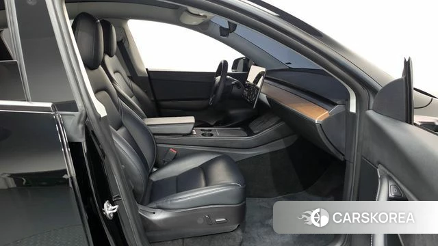 Tesla Model Y 2021 Черный из Кореи, фото 2