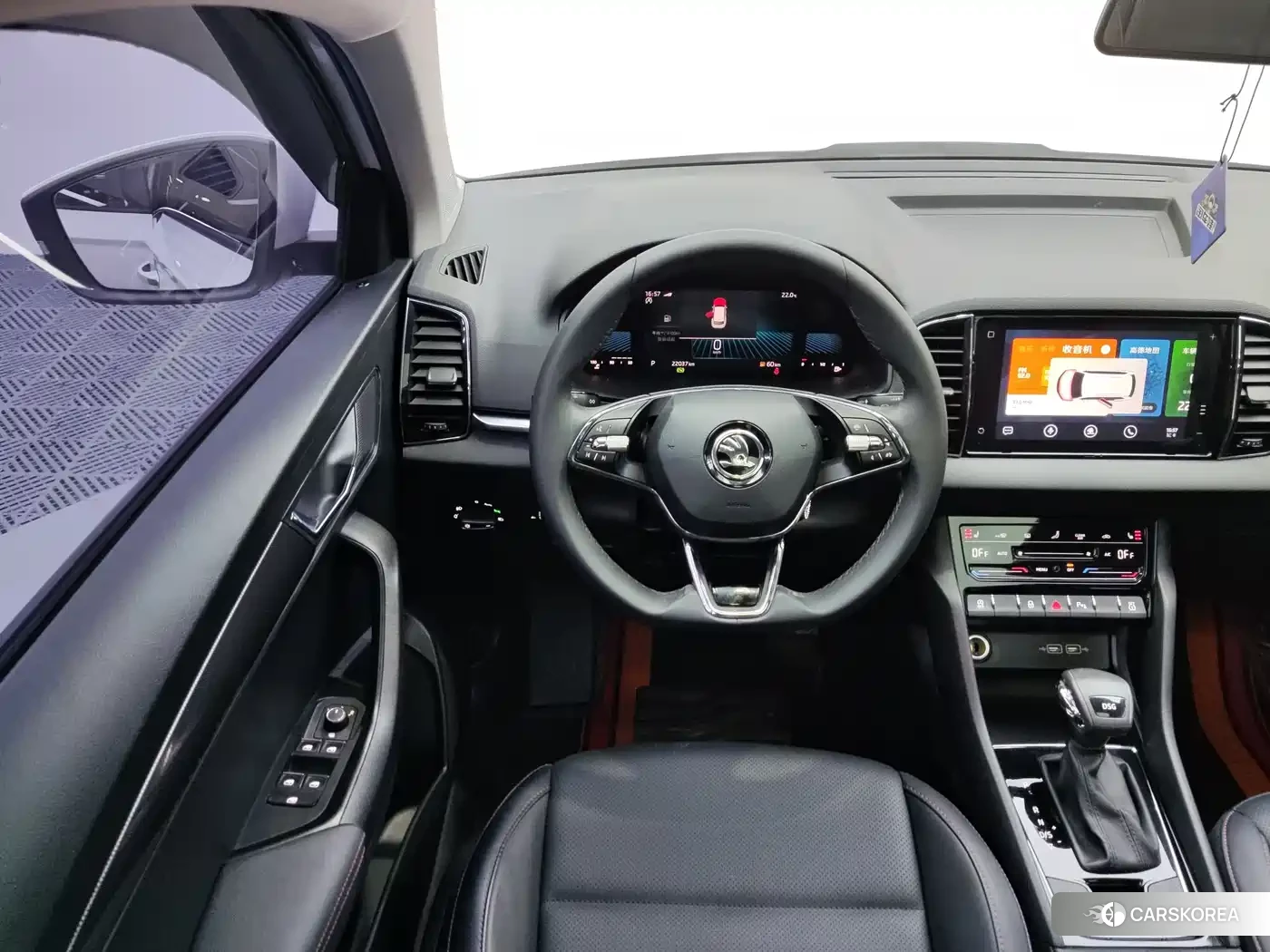 Skoda Karoq 2022 Белый из Китая, фото 2