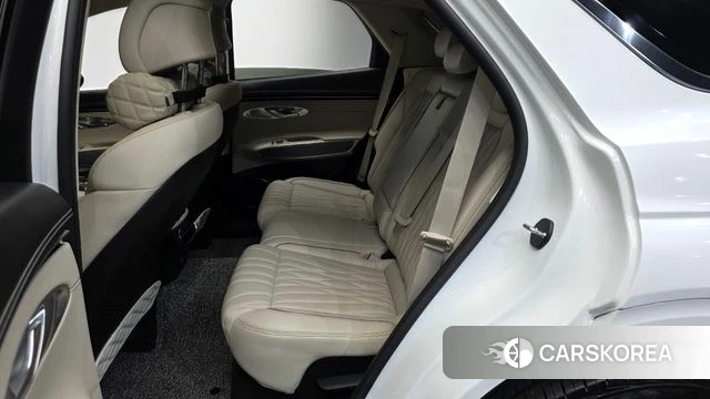 Genesis GV70 2023 Белый из Кореи, фото 2