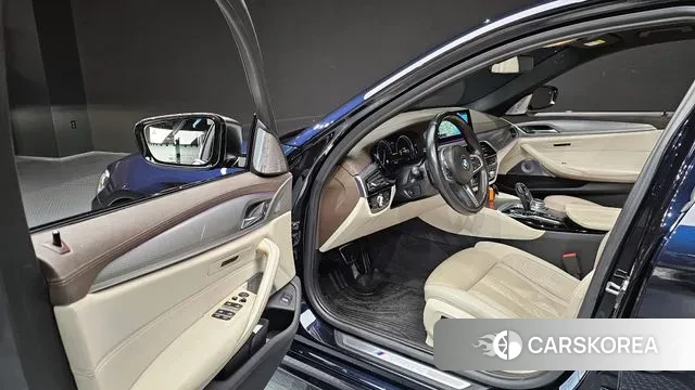 BMW 5 Series (G30) 2018 Черный из Кореи, фото 2