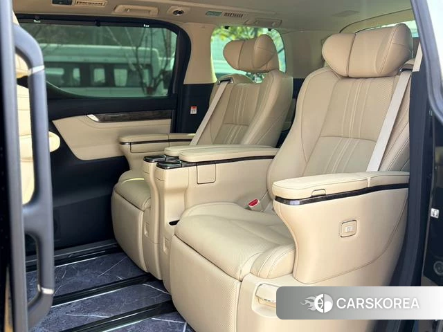Toyota Alphard 2022 Черный из Китая, фото 2