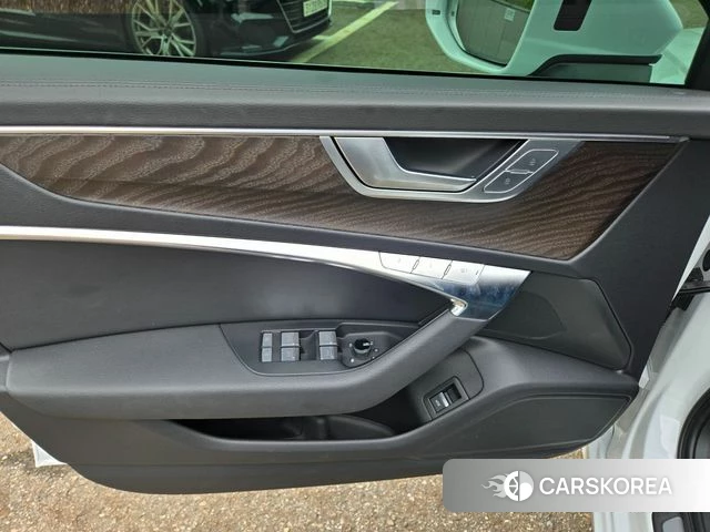 Audi A6 (C8) 2023 Белый из Кореи, фото 2