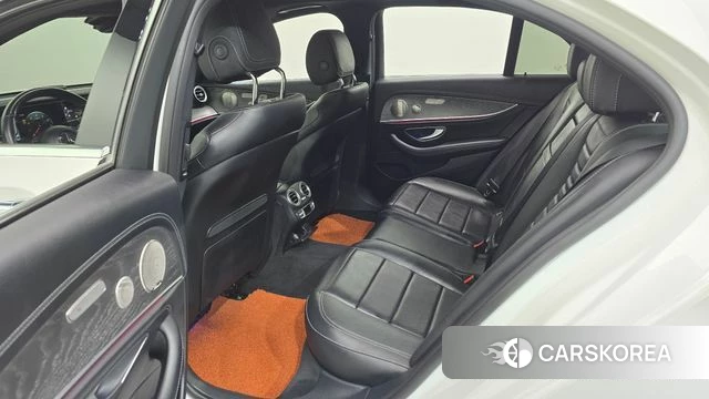 Mercedes-Benz E-Class W213 2022 Белый из Кореи, фото 2
